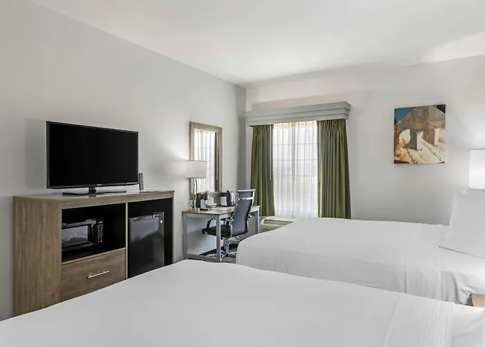 Best Western Plus Midamerica Hotel